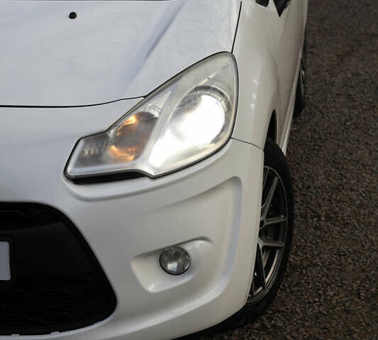 Белый Ситроен С3, объемом двигателя 1.6 л и пробегом 221 тыс. км за 5600 $, фото 2 на Automoto.ua