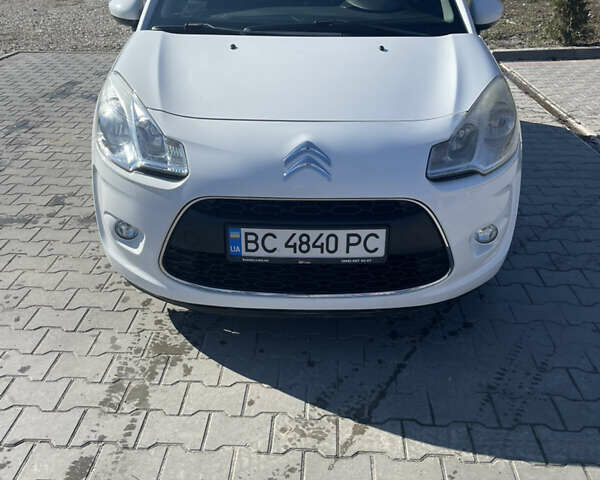 Белый Ситроен С3, объемом двигателя 1.4 л и пробегом 156 тыс. км за 5300 $, фото 1 на Automoto.ua