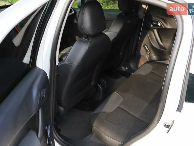 Белый Ситроен С3, объемом двигателя 1.6 л и пробегом 221 тыс. км за 5600 $, фото 21 на Automoto.ua