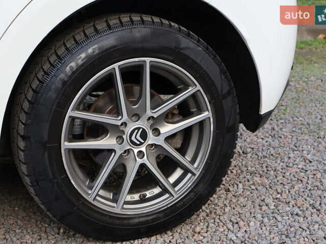 Белый Ситроен С3, объемом двигателя 1.6 л и пробегом 221 тыс. км за 5600 $, фото 28 на Automoto.ua