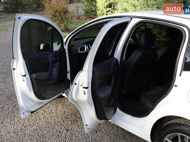 Белый Ситроен С3, объемом двигателя 1.6 л и пробегом 221 тыс. км за 5600 $, фото 24 на Automoto.ua