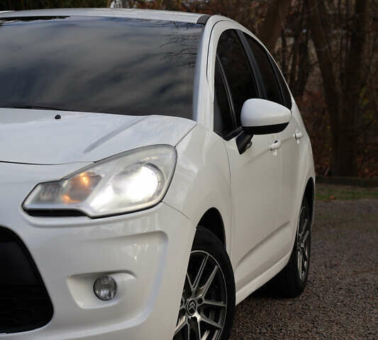 Белый Ситроен С3, объемом двигателя 1.6 л и пробегом 221 тыс. км за 5600 $, фото 1 на Automoto.ua