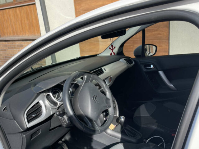 Білий Сітроен С3, об'ємом двигуна 1.62 л та пробігом 125 тис. км за 7000 $, фото 7 на Automoto.ua
