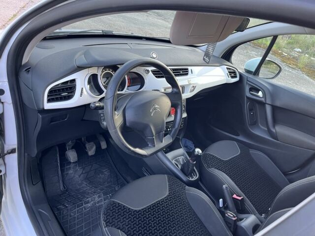 Белый Ситроен С3, объемом двигателя 1.4 л и пробегом 257 тыс. км за 5800 $, фото 4 на Automoto.ua