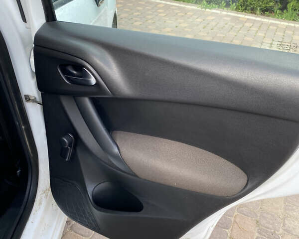 Белый Ситроен С3, объемом двигателя 1 л и пробегом 122 тыс. км за 5000 $, фото 25 на Automoto.ua