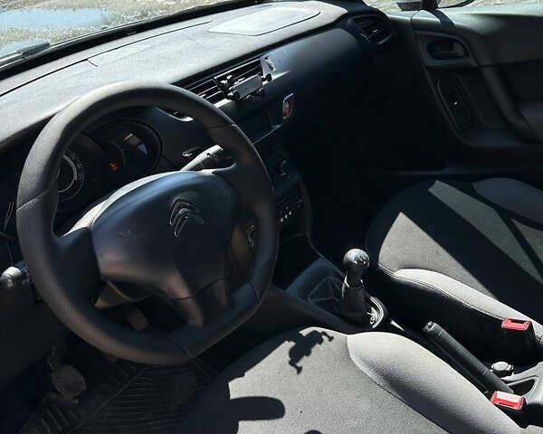 Белый Ситроен С3, объемом двигателя 1.4 л и пробегом 180 тыс. км за 5900 $, фото 11 на Automoto.ua
