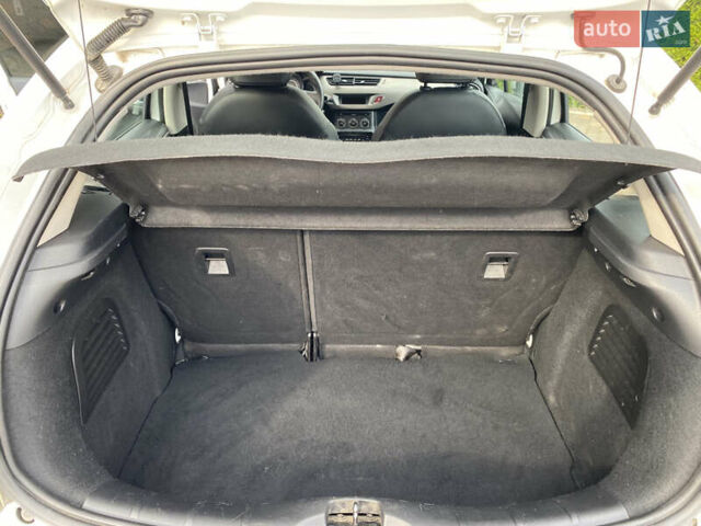 Белый Ситроен С3, объемом двигателя 1 л и пробегом 122 тыс. км за 5000 $, фото 26 на Automoto.ua