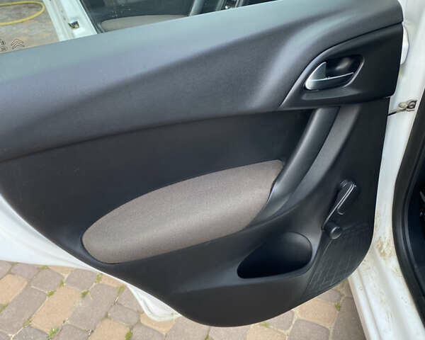 Белый Ситроен С3, объемом двигателя 1 л и пробегом 122 тыс. км за 5000 $, фото 23 на Automoto.ua