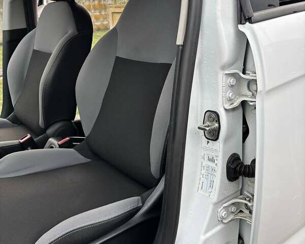 Білий Сітроен С3, об'ємом двигуна 1.2 л та пробігом 79 тис. км за 5500 $, фото 38 на Automoto.ua