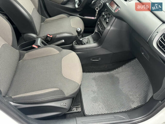 Белый Ситроен С3, объемом двигателя 1 л и пробегом 110 тыс. км за 6350 $, фото 36 на Automoto.ua