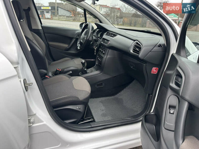 Белый Ситроен С3, объемом двигателя 1 л и пробегом 110 тыс. км за 6350 $, фото 37 на Automoto.ua