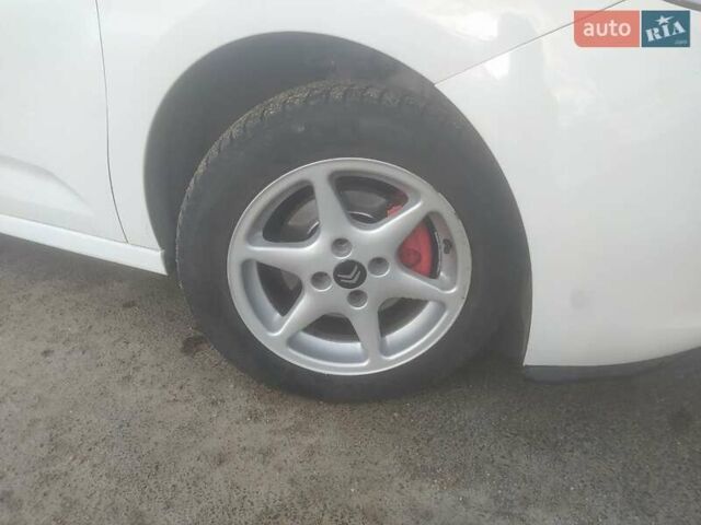 Белый Ситроен С3, объемом двигателя 1.56 л и пробегом 170 тыс. км за 6999 $, фото 3 на Automoto.ua