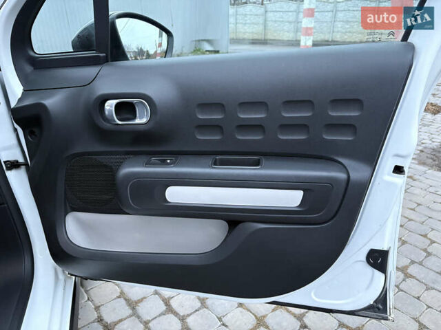 Белый Ситроен С3, объемом двигателя 1.2 л и пробегом 67 тыс. км за 9150 $, фото 33 на Automoto.ua