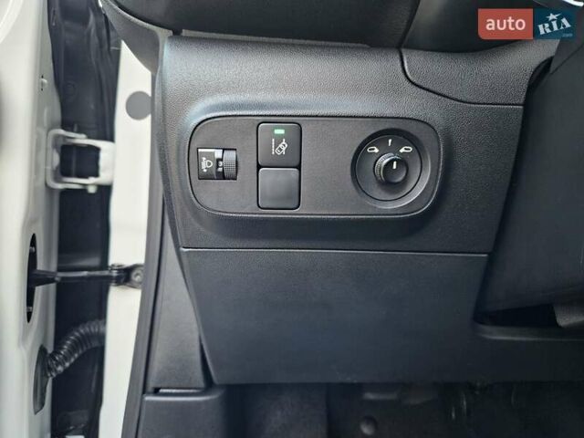 Білий Сітроен С3, об'ємом двигуна 1.2 л та пробігом 74 тис. км за 12500 $, фото 33 на Automoto.ua