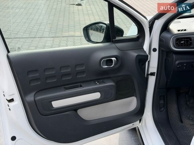 Белый Ситроен С3, объемом двигателя 1.56 л и пробегом 149 тыс. км за 10800 $, фото 8 на Automoto.ua