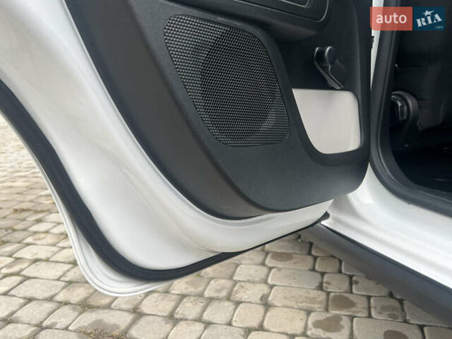 Белый Ситроен С3, объемом двигателя 1.2 л и пробегом 68 тыс. км за 8950 $, фото 47 на Automoto.ua