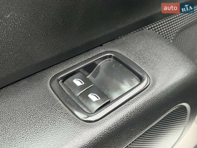 Белый Ситроен С3, объемом двигателя 1.2 л и пробегом 68 тыс. км за 9000 $, фото 30 на Automoto.ua