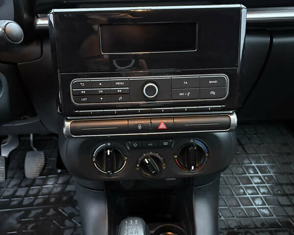 Белый Ситроен С3, объемом двигателя 1.2 л и пробегом 67 тыс. км за 9150 $, фото 24 на Automoto.ua