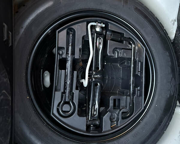 Белый Ситроен С3, объемом двигателя 1.2 л и пробегом 67 тыс. км за 9150 $, фото 44 на Automoto.ua