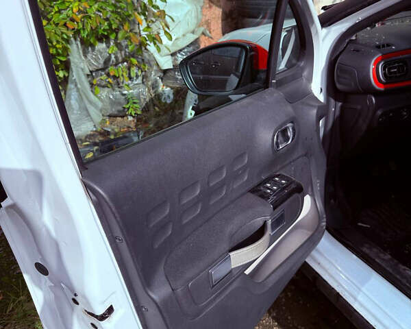 Сітроен С3 2018 у Івано-Франківську на Automoto.ua Білий Сітроен С3, об'ємом двигуна 1.2 л та пробігом 99 тис. км за 4000 $, фото 19 на Automoto.ua