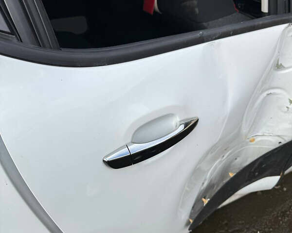 Сітроен С3 2018 у Івано-Франківську на Automoto.ua Білий Сітроен С3, об'ємом двигуна 1.2 л та пробігом 99 тис. км за 4000 $, фото 24 на Automoto.ua