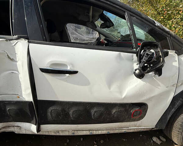 Сітроен С3 2018 у Івано-Франківську на Automoto.ua Білий Сітроен С3, об'ємом двигуна 1.2 л та пробігом 99 тис. км за 4000 $, фото 8 на Automoto.ua