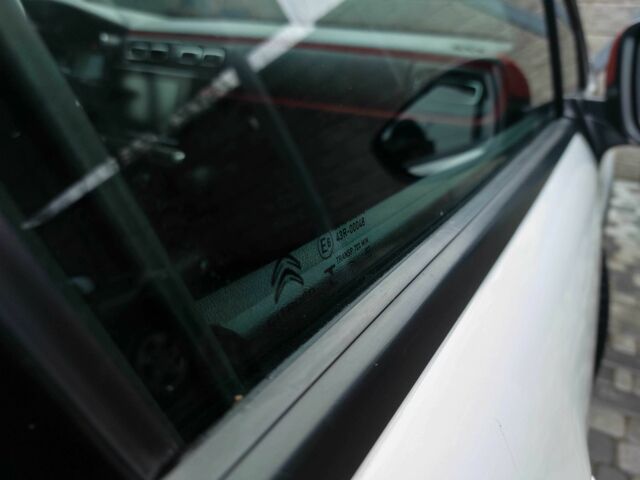 Белый Ситроен С3, объемом двигателя 1.2 л и пробегом 62 тыс. км за 10800 $, фото 16 на Automoto.ua