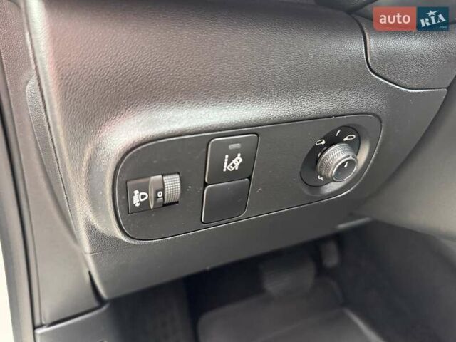 Белый Ситроен С3, объемом двигателя 1.2 л и пробегом 69 тыс. км за 13500 $, фото 40 на Automoto.ua