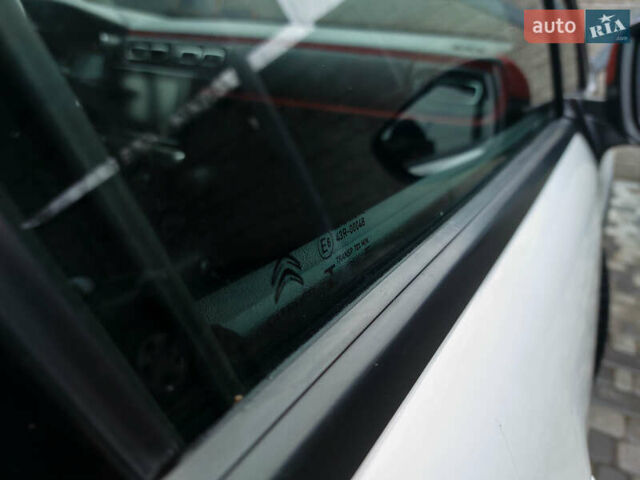 Білий Сітроен С3, об'ємом двигуна 1.2 л та пробігом 62 тис. км за 10800 $, фото 9 на Automoto.ua