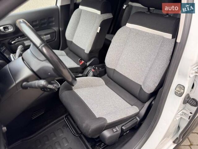 Белый Ситроен С3, объемом двигателя 1.2 л и пробегом 69 тыс. км за 13500 $, фото 38 на Automoto.ua