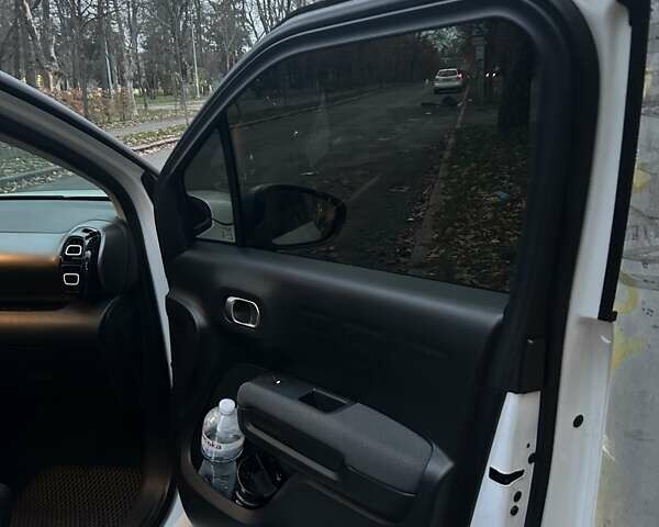 Белый Ситроен С3, объемом двигателя 1.2 л и пробегом 114 тыс. км за 16700 $, фото 9 на Automoto.ua