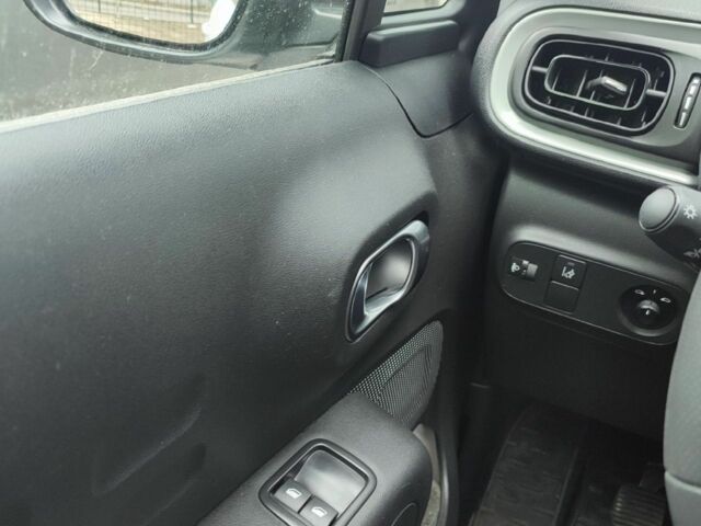 Белый Ситроен С3, объемом двигателя 1.2 л и пробегом 18 тыс. км за 11500 $, фото 2 на Automoto.ua