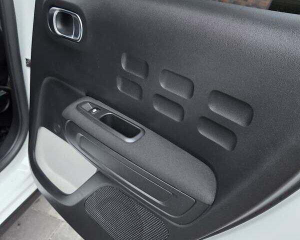 Белый Ситроен С3, объемом двигателя 1.2 л и пробегом 82 тыс. км за 16500 $, фото 13 на Automoto.ua