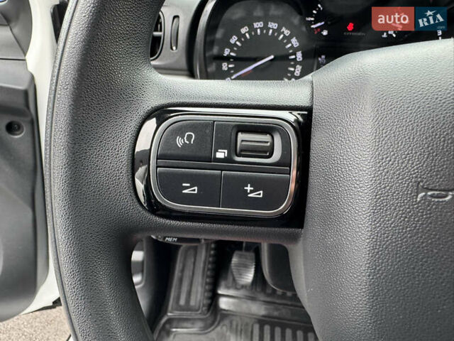 Белый Ситроен С3, объемом двигателя 1.2 л и пробегом 70 тыс. км за 11299 $, фото 31 на Automoto.ua