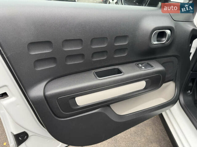 Белый Ситроен С3, объемом двигателя 1.2 л и пробегом 70 тыс. км за 11299 $, фото 22 на Automoto.ua