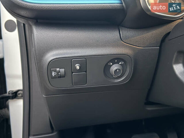 Белый Ситроен С3, объемом двигателя 1.2 л и пробегом 36 тыс. км за 14500 $, фото 33 на Automoto.ua