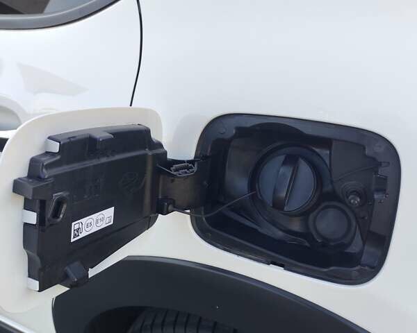 Белый Ситроен С3, объемом двигателя 1.2 л и пробегом 85 тыс. км за 16500 $, фото 12 на Automoto.ua