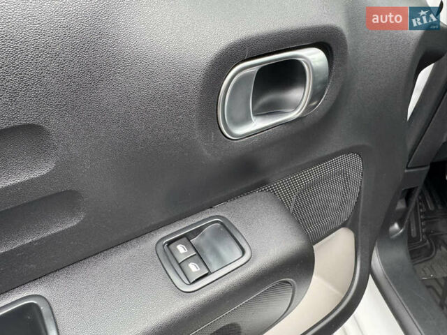 Белый Ситроен С3, объемом двигателя 1.2 л и пробегом 70 тыс. км за 11299 $, фото 23 на Automoto.ua