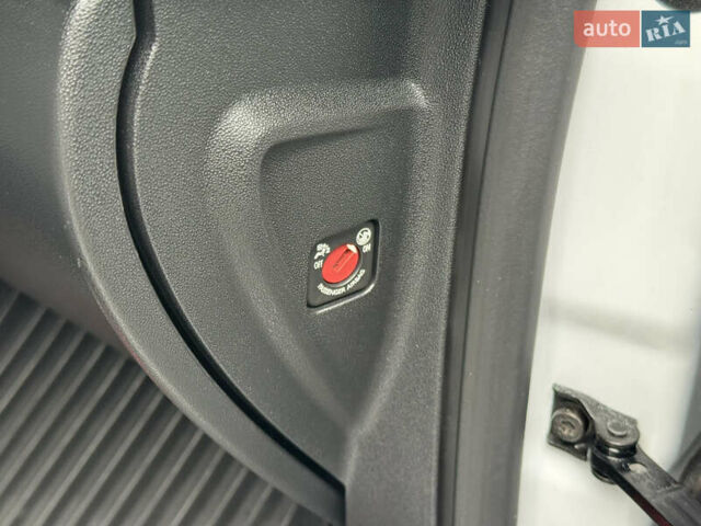 Белый Ситроен С3, объемом двигателя 1.2 л и пробегом 70 тыс. км за 11299 $, фото 46 на Automoto.ua