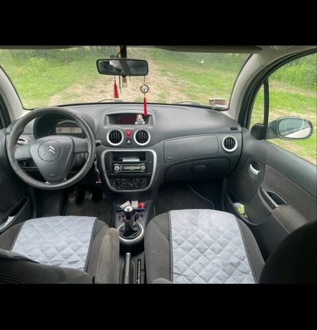 Бежевий Сітроен С3, об'ємом двигуна 1.4 л та пробігом 206 тис. км за 2000 $, фото 4 на Automoto.ua