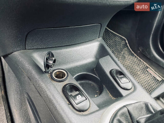 Бежевий Сітроен С3, об'ємом двигуна 1.4 л та пробігом 207 тис. км за 3000 $, фото 7 на Automoto.ua