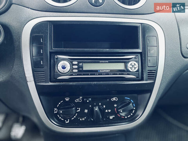 Бежевый Ситроен С3, объемом двигателя 1.36 л и пробегом 207 тыс. км за 3200 $, фото 6 на Automoto.ua