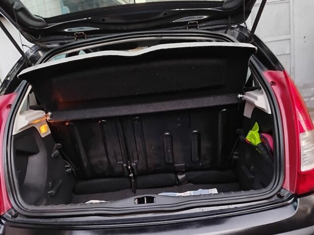 Черный Ситроен С3, объемом двигателя 1.4 л и пробегом 186 тыс. км за 3800 $, фото 9 на Automoto.ua