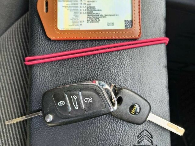 Черный Ситроен С3, объемом двигателя 1.4 л и пробегом 166 тыс. км за 3800 $, фото 3 на Automoto.ua