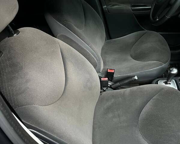 Черный Ситроен С3, объемом двигателя 1.4 л и пробегом 156 тыс. км за 4500 $, фото 21 на Automoto.ua