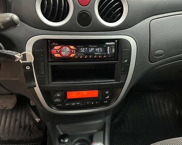 Черный Ситроен С3, объемом двигателя 1.4 л и пробегом 156 тыс. км за 4500 $, фото 13 на Automoto.ua