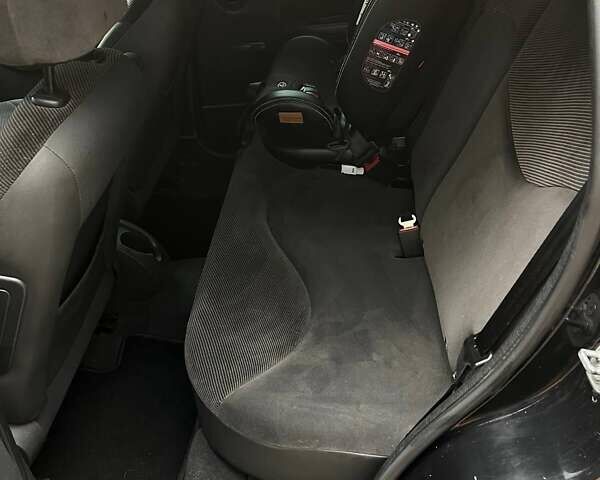 Черный Ситроен С3, объемом двигателя 1.4 л и пробегом 156 тыс. км за 4500 $, фото 22 на Automoto.ua