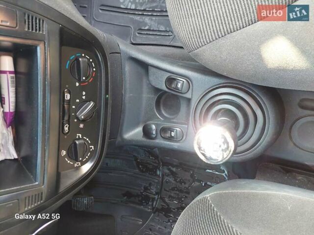 Черный Ситроен С3, объемом двигателя 1.4 л и пробегом 245 тыс. км за 4200 $, фото 24 на Automoto.ua