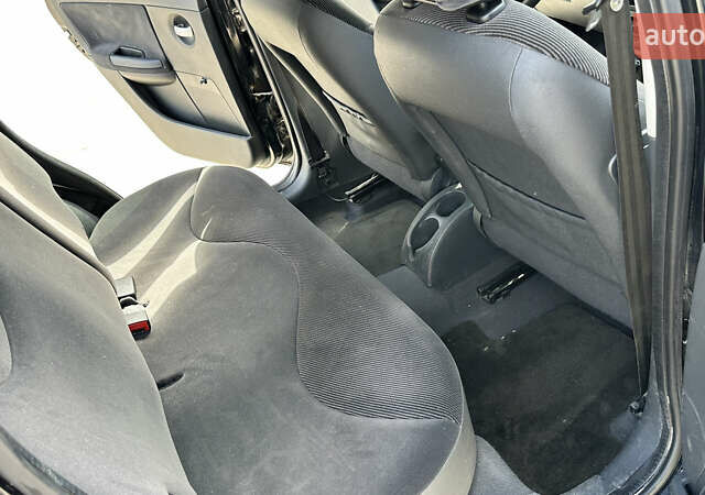 Черный Ситроен С3, объемом двигателя 1.6 л и пробегом 230 тыс. км за 3999 $, фото 16 на Automoto.ua