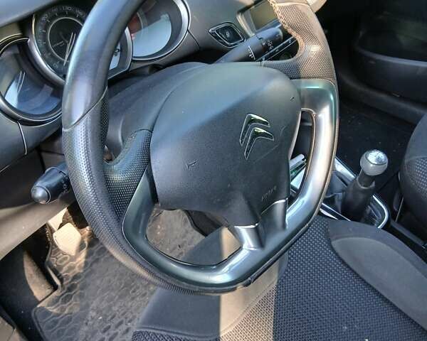 Черный Ситроен С3, объемом двигателя 1.4 л и пробегом 150 тыс. км за 5200 $, фото 10 на Automoto.ua